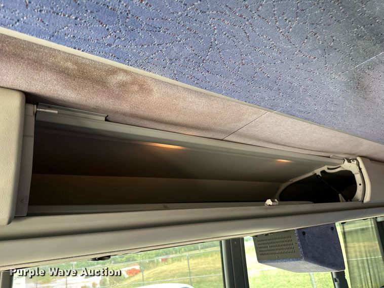 image for item OG9132 2005 Prevost LeMirage XL II  coach bus