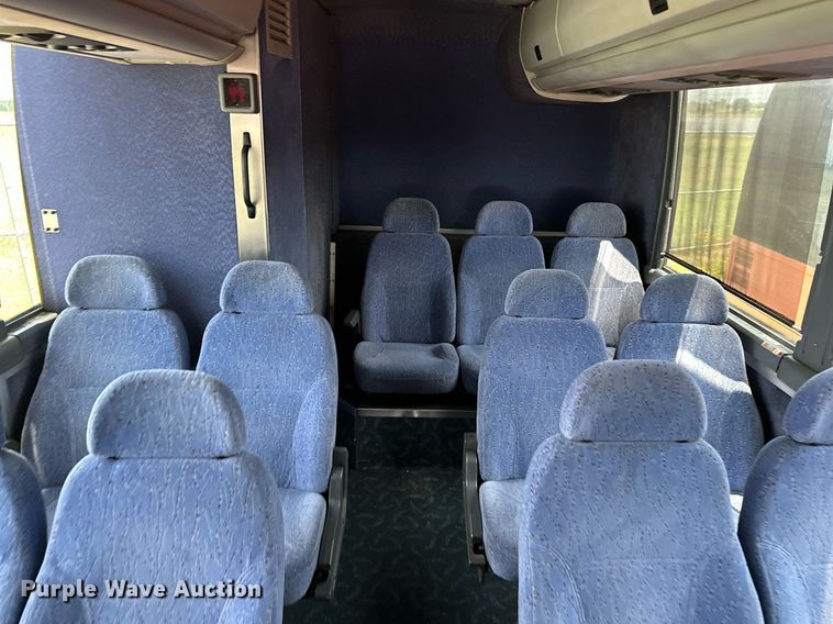 image for item OG9132 2005 Prevost LeMirage XL II  coach bus