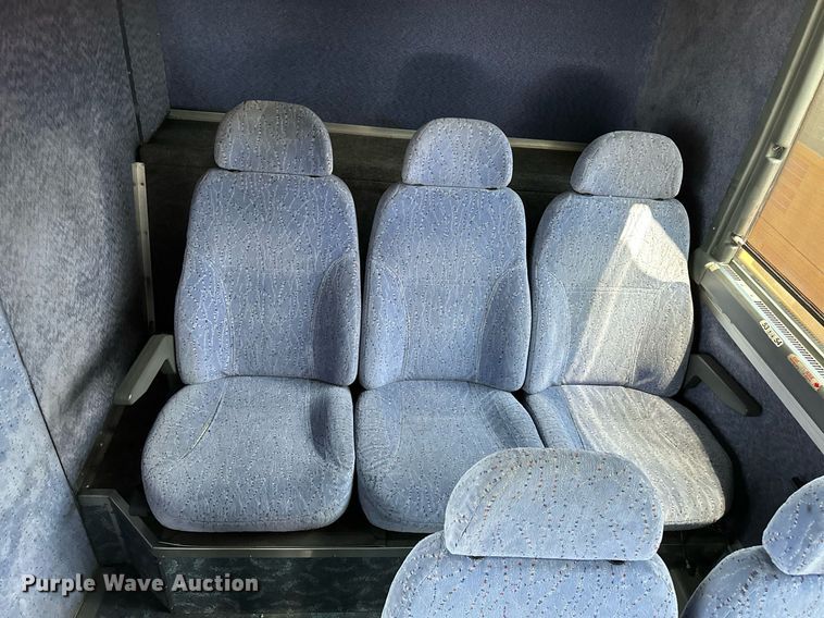 image for item OG9132 2005 Prevost LeMirage XL II  coach bus