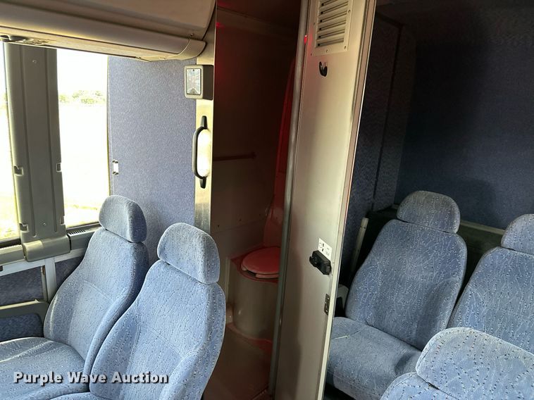 image for item OG9132 2005 Prevost LeMirage XL II  coach bus