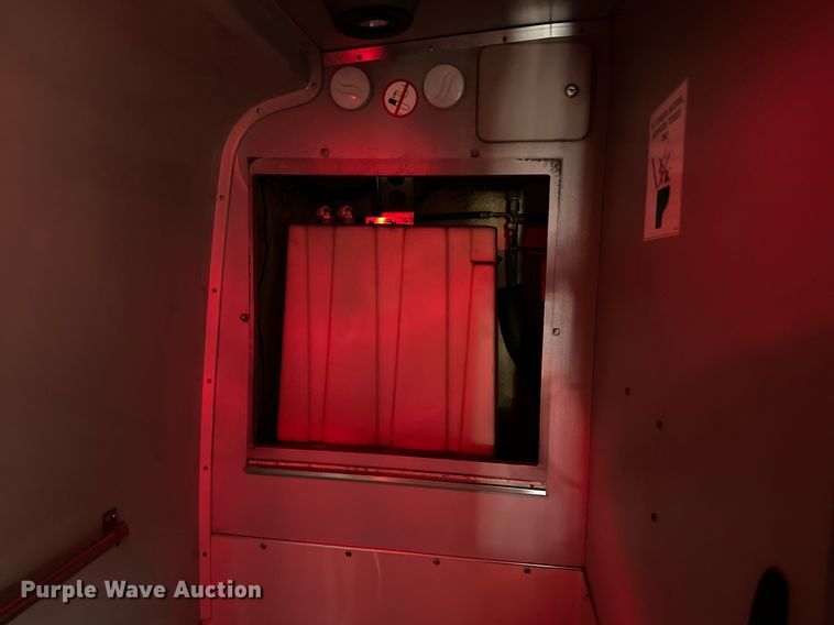 image for item OG9132 2005 Prevost LeMirage XL II  coach bus