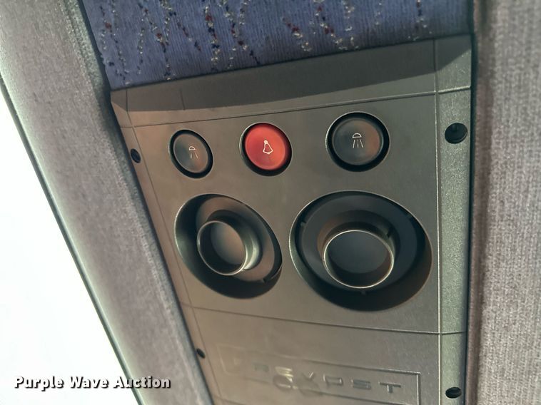 image for item OG9132 2005 Prevost LeMirage XL II  coach bus