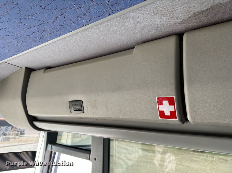 image for item OG9132 2005 Prevost LeMirage XL II  coach bus