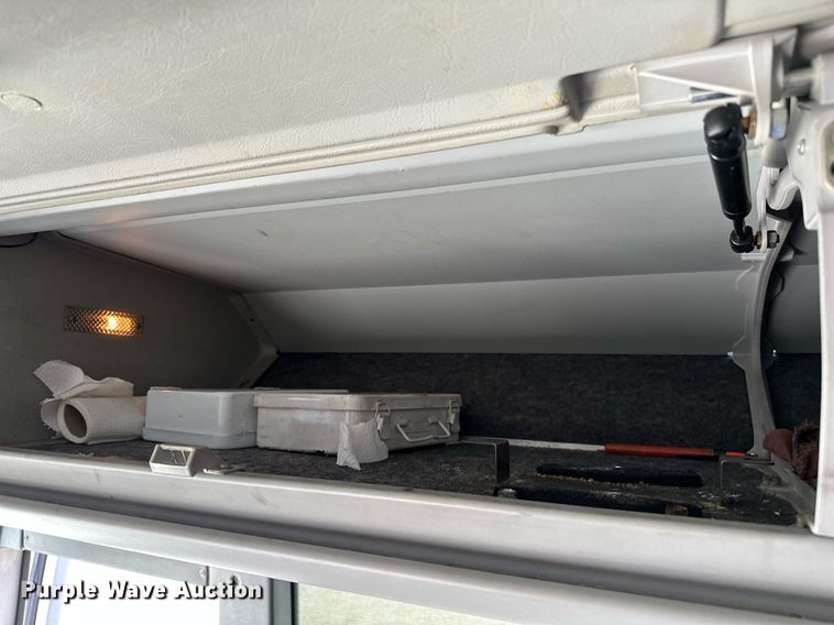 image for item OG9132 2005 Prevost LeMirage XL II  coach bus