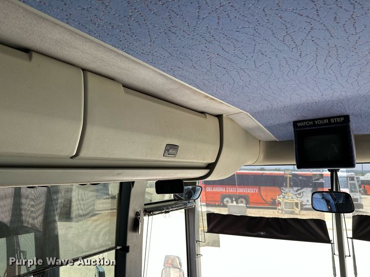 image for item OG9132 2005 Prevost LeMirage XL II  coach bus