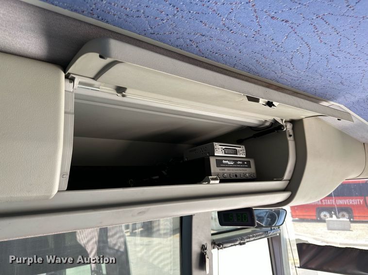 image for item OG9132 2005 Prevost LeMirage XL II  coach bus