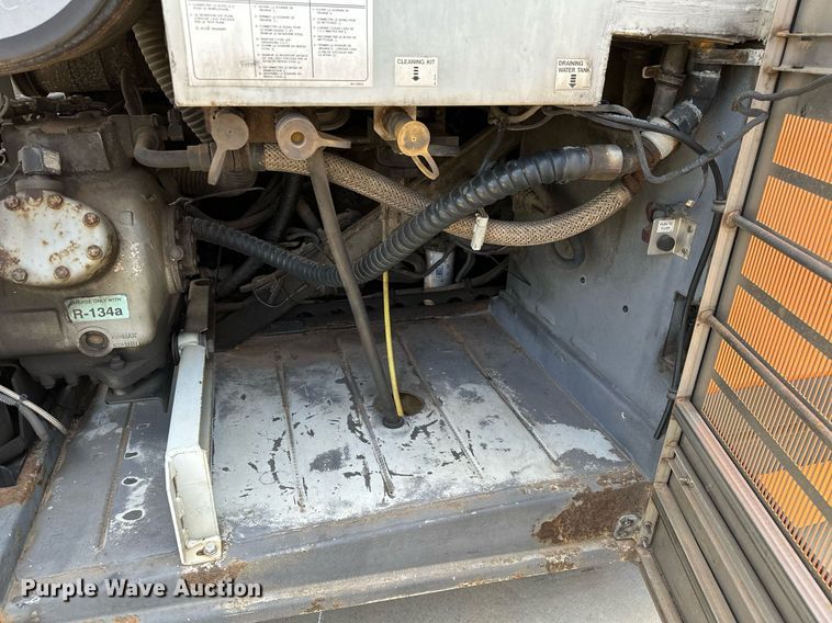 image for item OG9132 2005 Prevost LeMirage XL II  coach bus