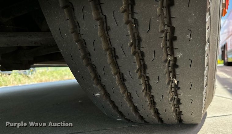 image for item OG9132 2005 Prevost LeMirage XL II  coach bus