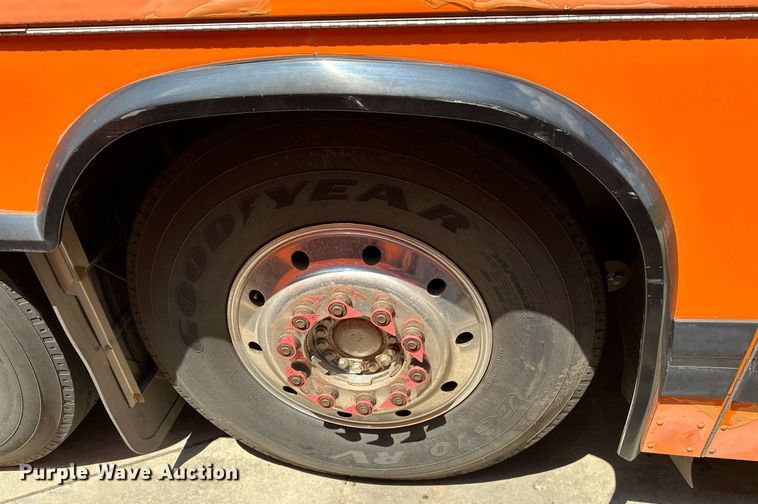 image for item OG9132 2005 Prevost LeMirage XL II  coach bus