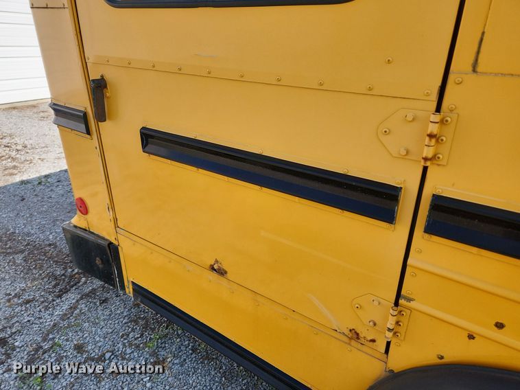 image for item OK9593 2003 Chevrolet Express G3500  school bus