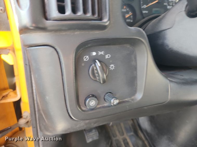 image for item OK9593 2003 Chevrolet Express G3500  school bus