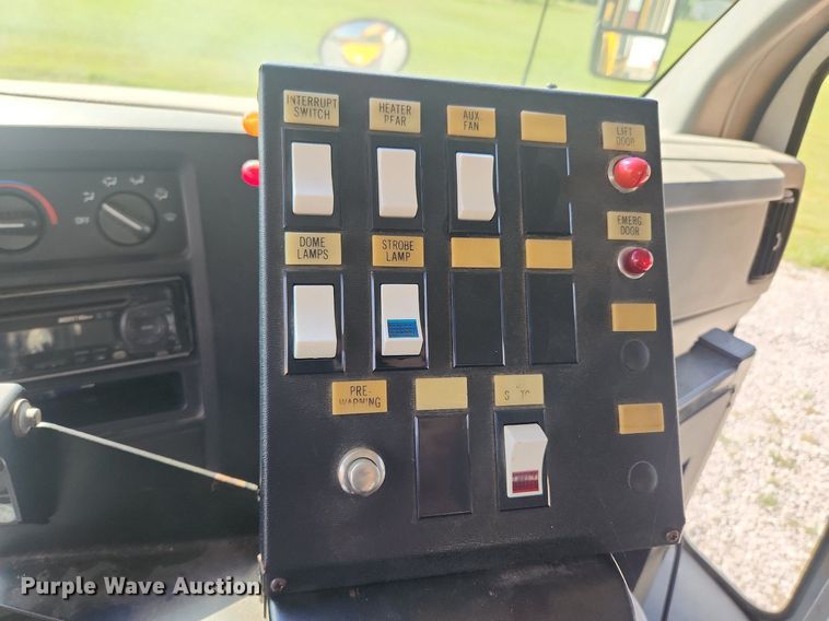 image for item OK9593 2003 Chevrolet Express G3500  school bus