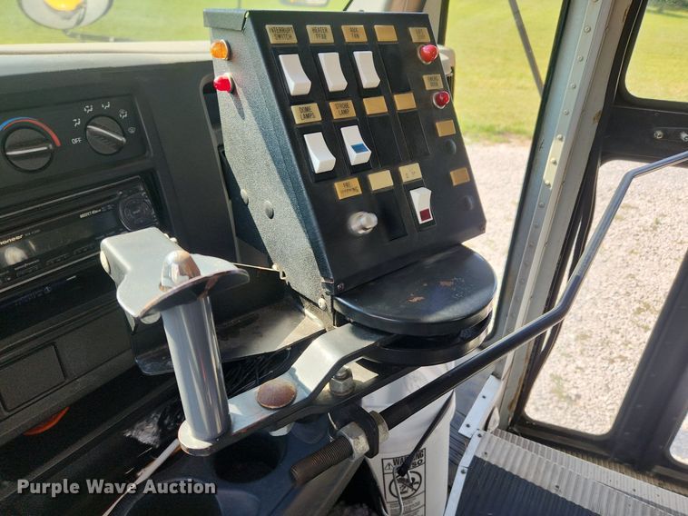 image for item OK9593 2003 Chevrolet Express G3500  school bus