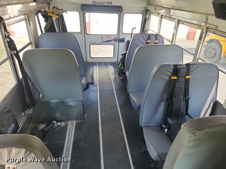 image for item OK9593 2003 Chevrolet Express G3500  school bus