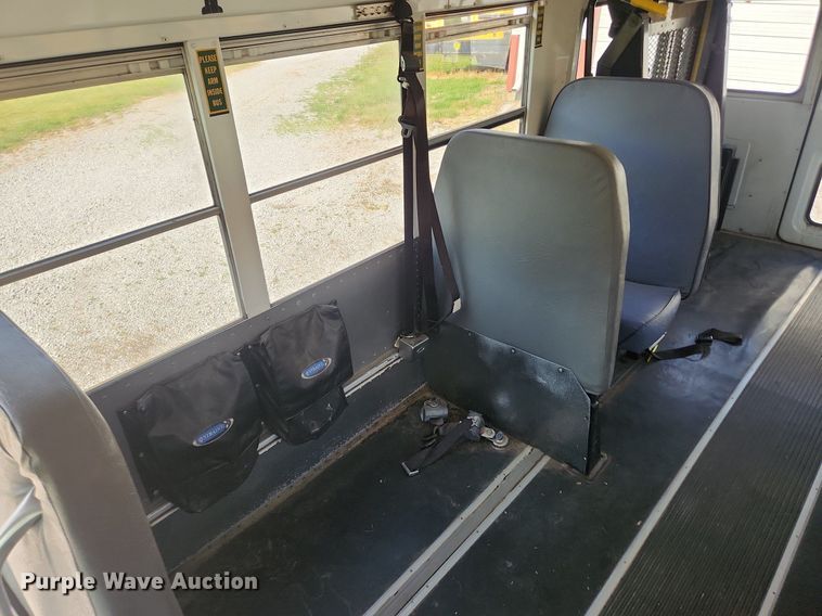 image for item OK9593 2003 Chevrolet Express G3500  school bus