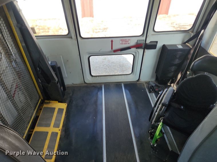 image for item OK9593 2003 Chevrolet Express G3500  school bus