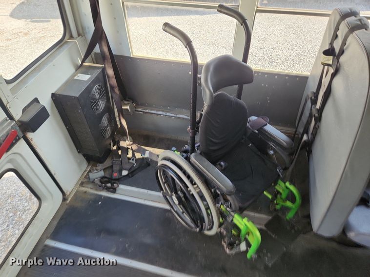 image for item OK9593 2003 Chevrolet Express G3500  school bus