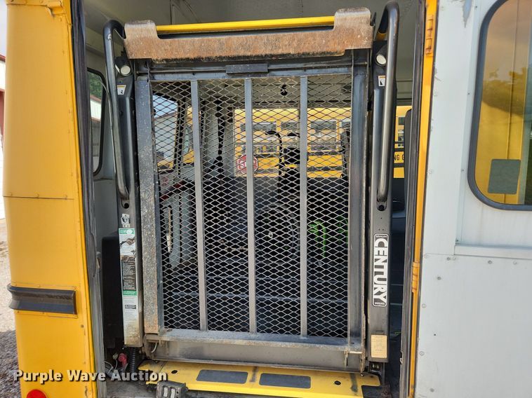 image for item OK9593 2003 Chevrolet Express G3500  school bus