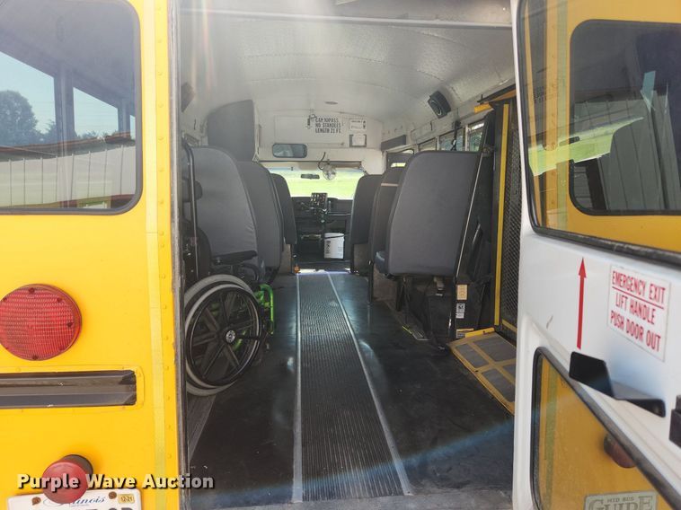image for item OK9593 2003 Chevrolet Express G3500  school bus