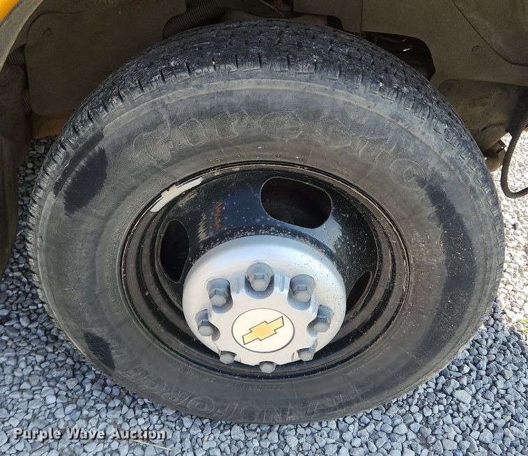 image for item OK9593 2003 Chevrolet Express G3500  school bus