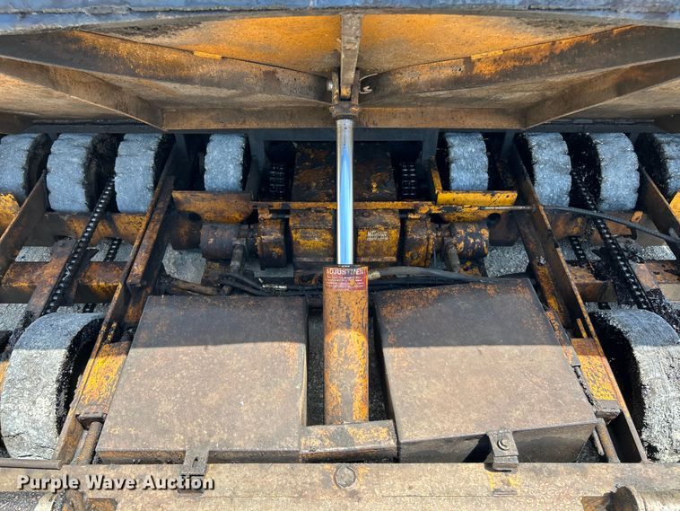 image for item OK9611 1994 LeeBoy 1000B  paver