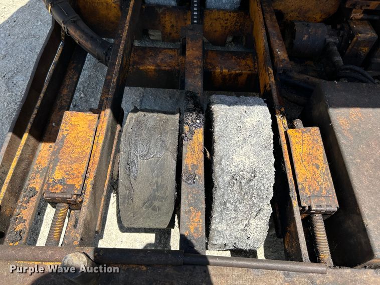 image for item OK9611 1994 LeeBoy 1000B  paver