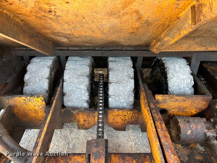 image for item OK9611 1994 LeeBoy 1000B  paver