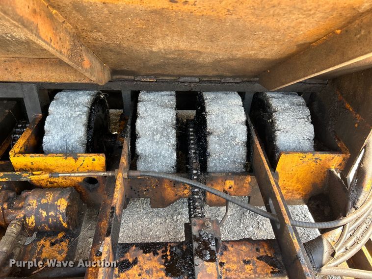 image for item OK9611 1994 LeeBoy 1000B  paver