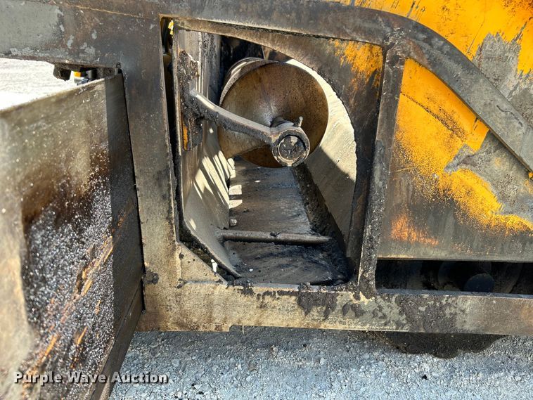 image for item OK9611 1994 LeeBoy 1000B  paver