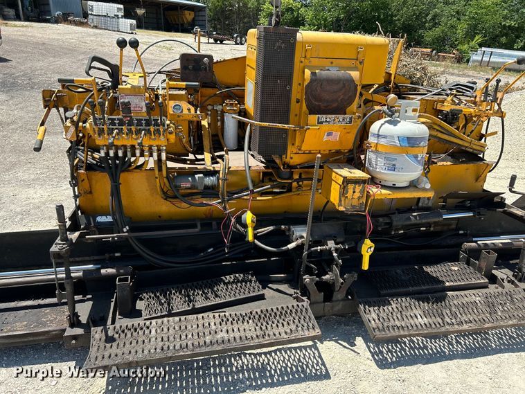 image for item OK9611 1994 LeeBoy 1000B  paver