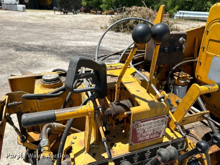 image for item OK9611 1994 LeeBoy 1000B  paver