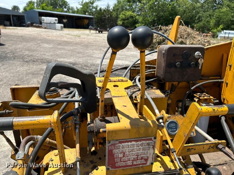 image for item OK9611 1994 LeeBoy 1000B  paver