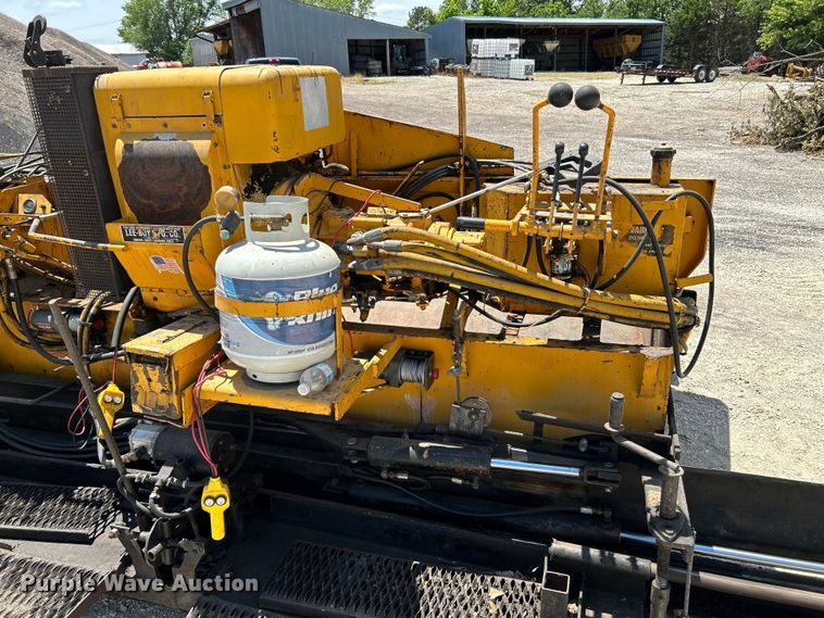 image for item OK9611 1994 LeeBoy 1000B  paver