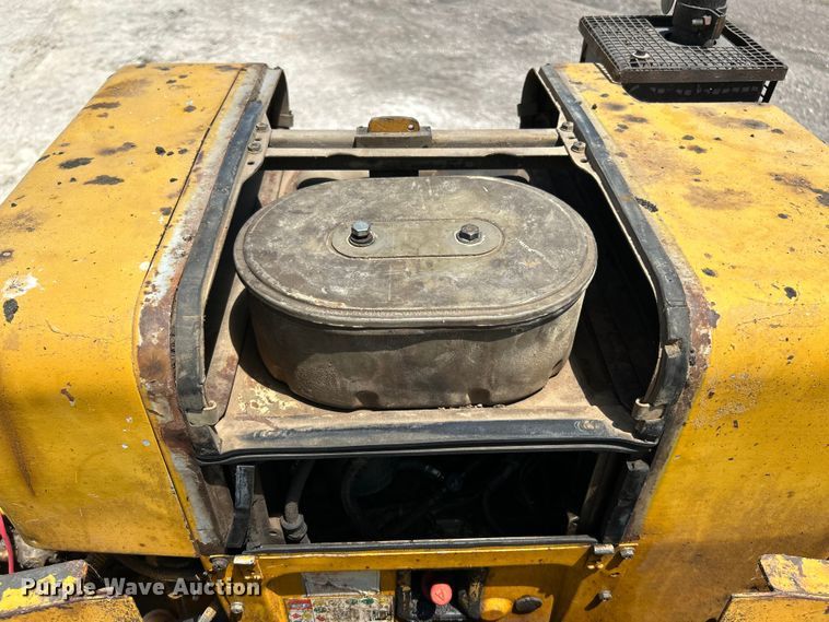 image for item OK9611 1994 LeeBoy 1000B  paver