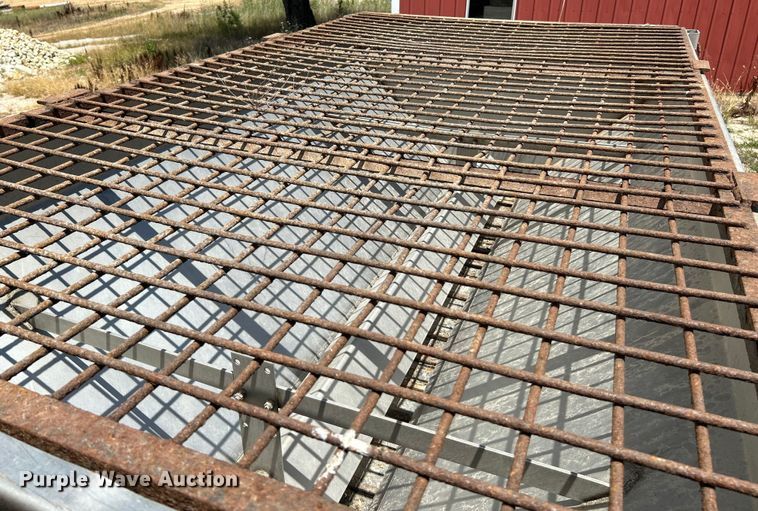 image for item OK9612 2005 Ford F550 Super Duty  dump flatbed truck