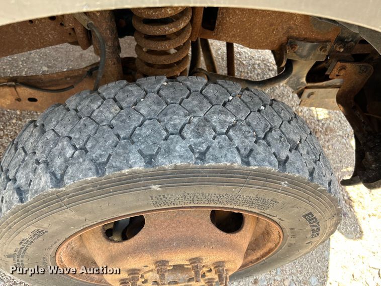 image for item OK9612 2005 Ford F550 Super Duty  dump flatbed truck