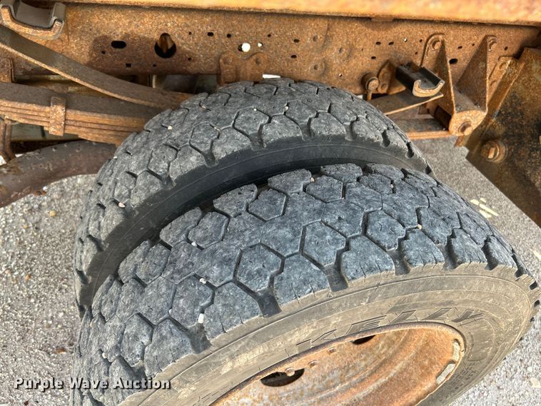 image for item OK9612 2005 Ford F550 Super Duty  dump flatbed truck