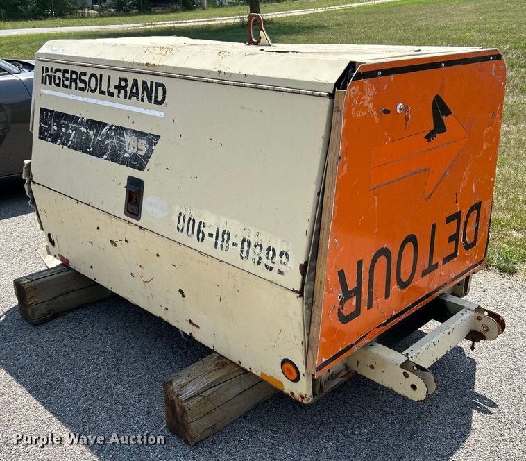 image for item OK9629 2000 Ingersoll Rand PL185WJD  air compressor