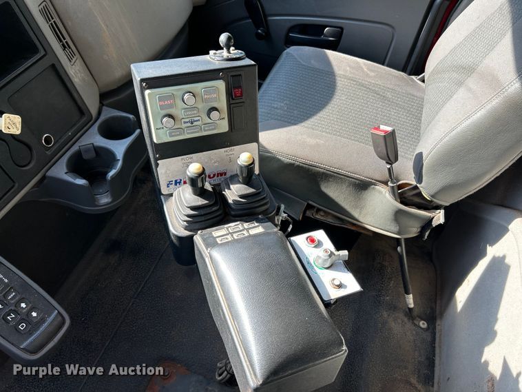 image for item OK9648 2009 International WorkStar 7400  dump truck