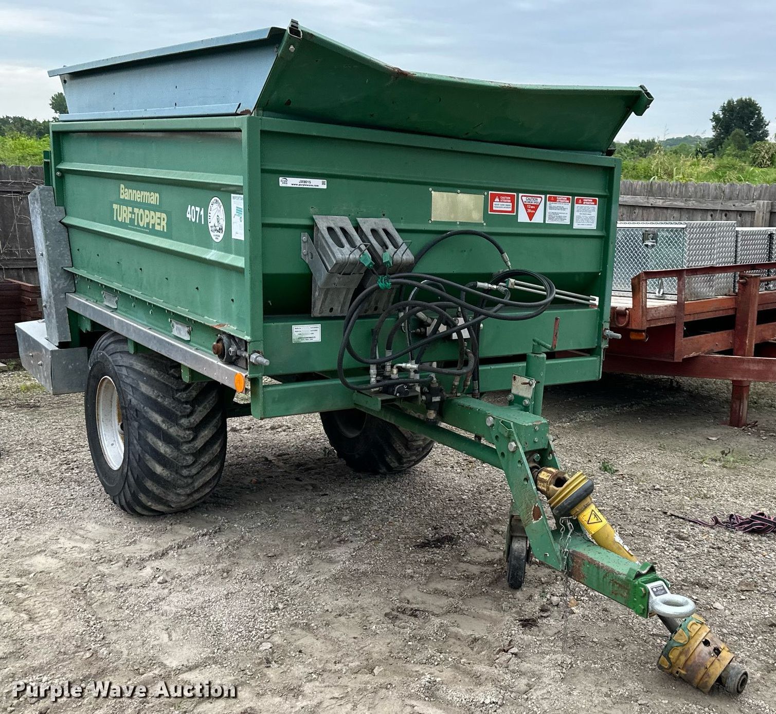 Bannerman BTD20 top dresser spreader in Shawnee, KS Item JX9015 for sale Purple Wave