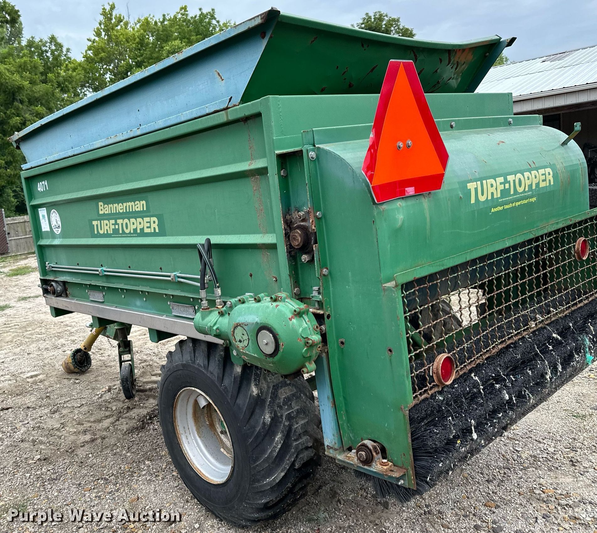 Bannerman BTD20 top dresser spreader in Shawnee, KS Item JX9015 for sale Purple Wave