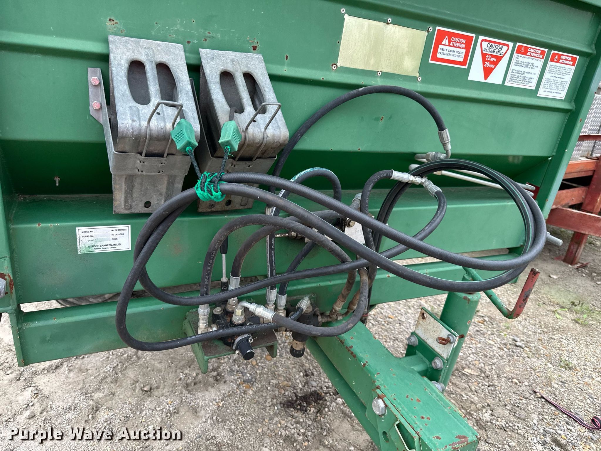 Bannerman BTD20 top dresser spreader in Shawnee, KS Item JX9015 for sale Purple Wave