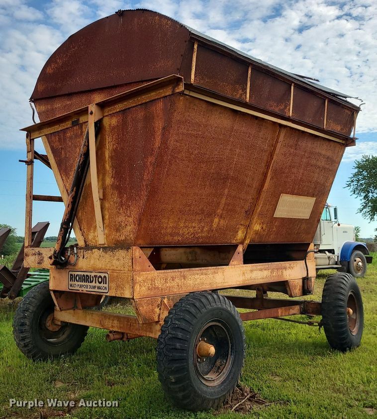 image for item BR9781 Richardton 1200  silage dump wagon
