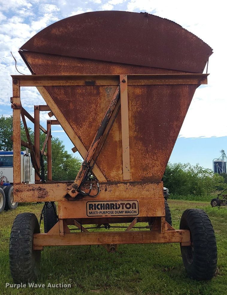 image for item BR9781 Richardton 1200  silage dump wagon