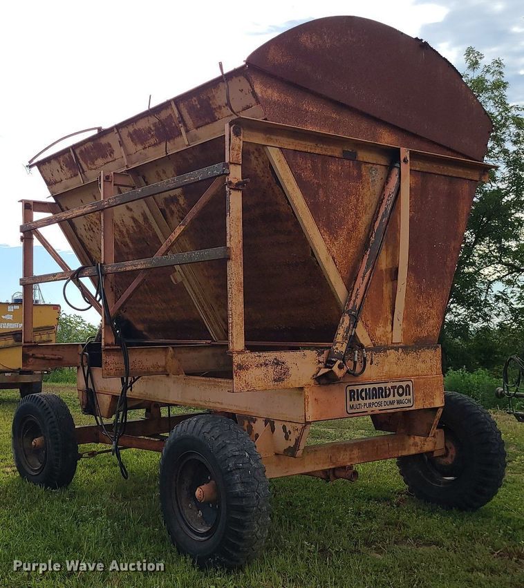 image for item BR9781 Richardton 1200  silage dump wagon