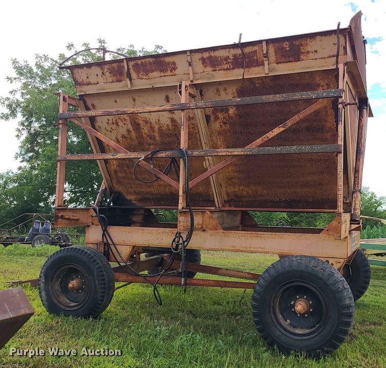 image for item BR9781 Richardton 1200  silage dump wagon