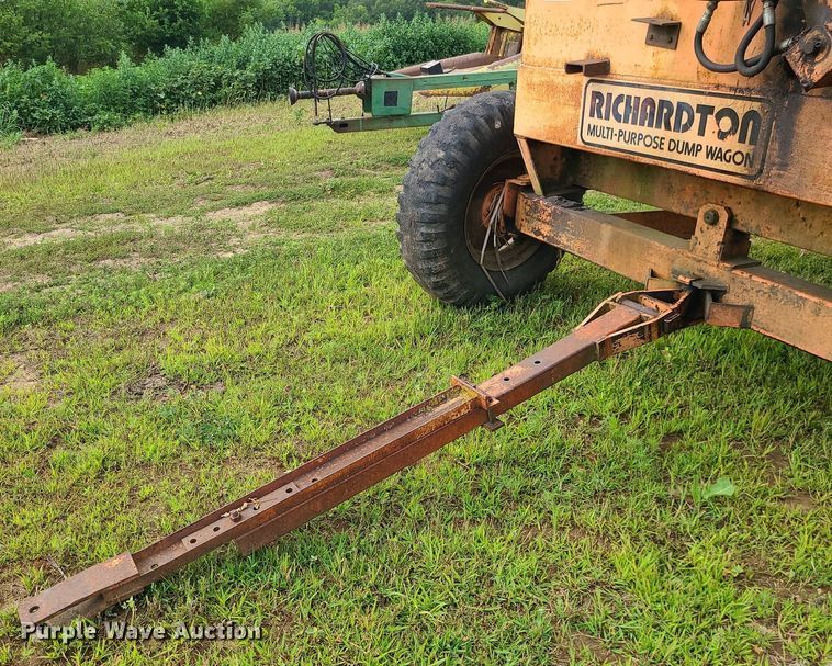 image for item BR9781 Richardton 1200  silage dump wagon
