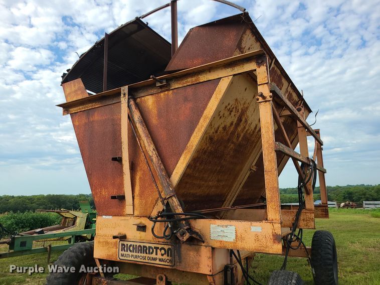 image for item BR9781 Richardton 1200  silage dump wagon