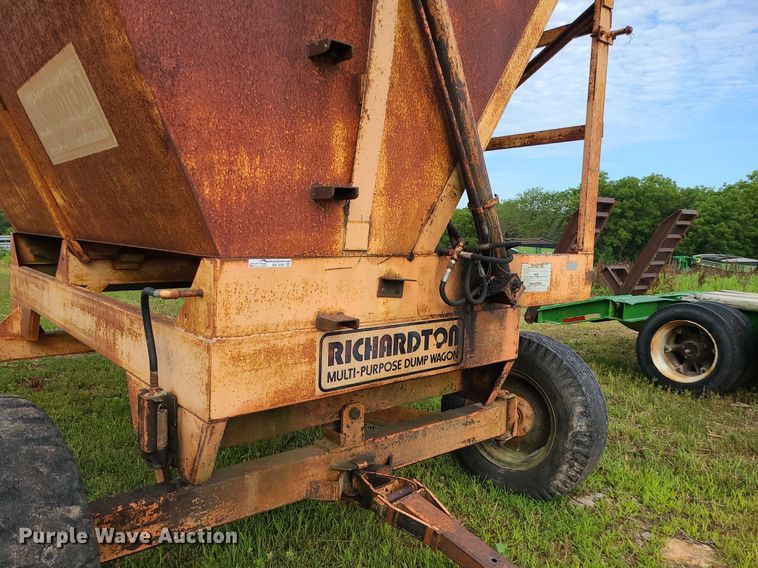 image for item BR9781 Richardton 1200  silage dump wagon