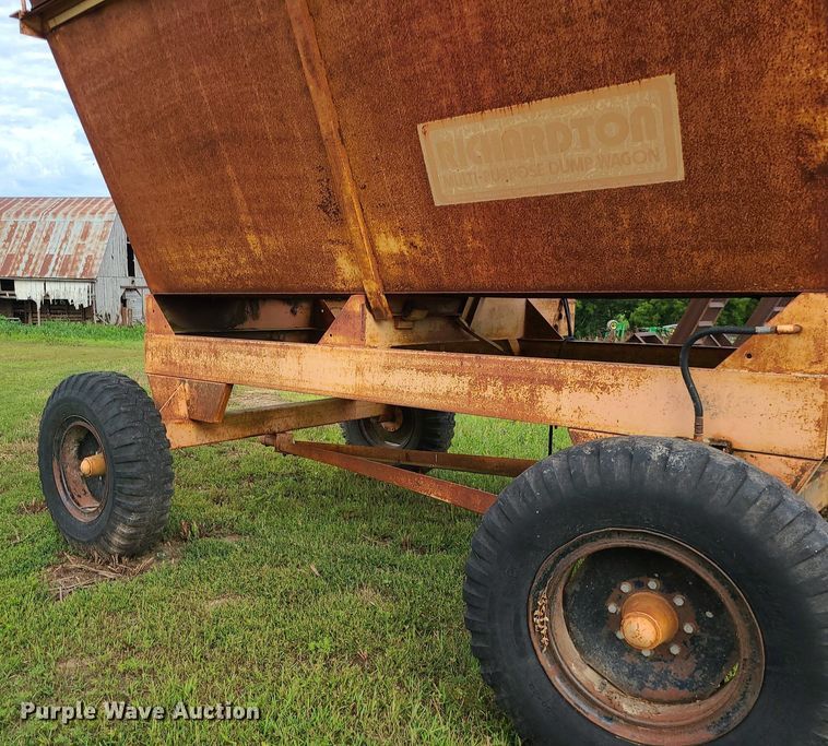 image for item BR9781 Richardton 1200  silage dump wagon